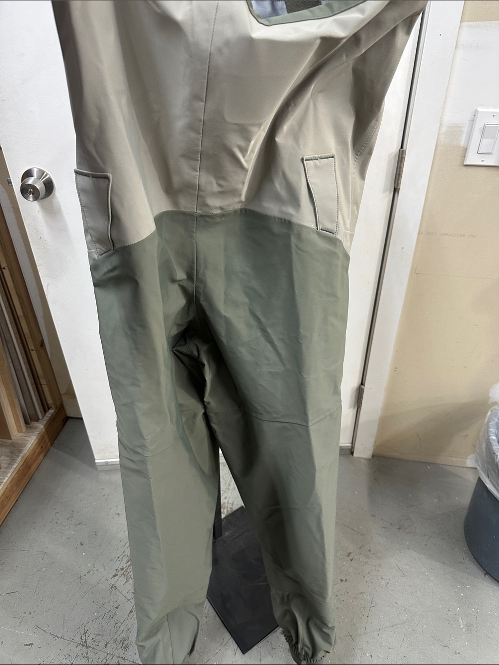 Simms Two-Tone Women’s Waders in Olive and Stone - Picture 5 of 8